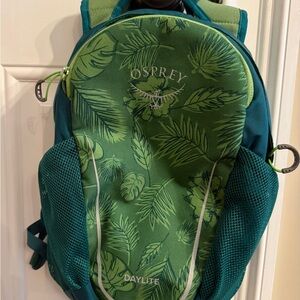 OSPREY Green Leaf Pattern Daylite Backpack
